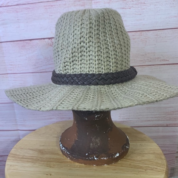 Hat - Picture 1 of 6